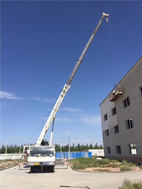 涧西区“轻装强干”—— 吊车的 “轻量化臂架” 技术